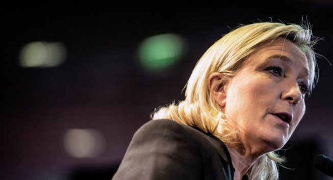 Les migrants " fuient la mort que nos dirigeants leur ont apportée ", selon Marine Le Pen