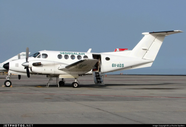 Crash de Sénégal Air : "Après 45 minutes de vol, on a subi un choc à l'arrière de l'avion" Crash de Sénégal Air : "Après 45 minutes de vol, on a subi un choc à l'arrière de l'avion"