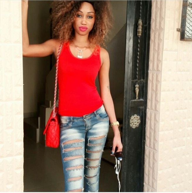 La video girl Khadija Choupi se " déchire" La video girl Khadija Choupi se " déchire"