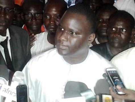Déthié Fall attaque : "Au moment où les Sénégalais dorment à la belle étoile, Macky joue à la plage" Déthié Fall attaque : "Au moment où les Sénégalais dorment à la belle étoile, Macky joue à la plage"