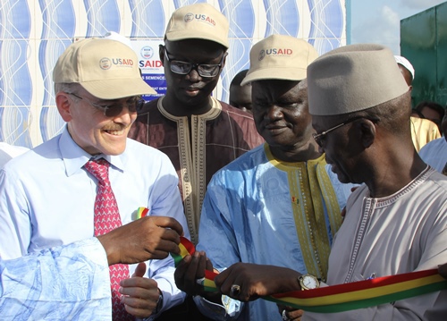 L’Ambassadeur des Etats-Unis inaugure le Centre de traitement des semences de Kaolack L’Ambassadeur des Etats-Unis inaugure le Centre de traitement des semences de Kaolack
