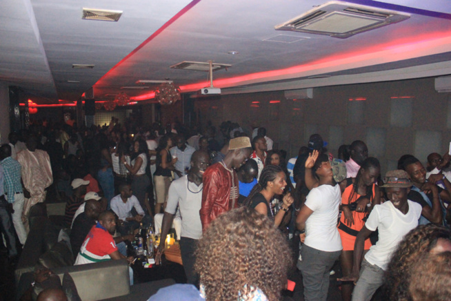 En images:La soirée de Pape Diouf et la génération consciente ont encore surchauffé le Baramundi ce dimanche. En images:La soirée de Pape Diouf et la génération consciente ont encore surchauffé le Baramundi ce dimanche.