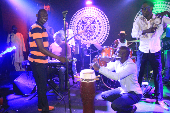 En images:La soirée de Pape Diouf et la génération consciente ont encore surchauffé le Baramundi ce dimanche.