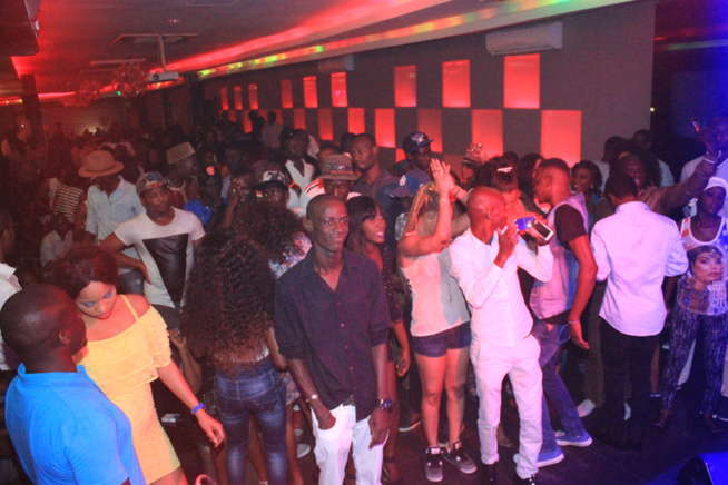 En images:La soirée de Pape Diouf et la génération consciente ont encore surchauffé le Baramundi ce dimanche. En images:La soirée de Pape Diouf et la génération consciente ont encore surchauffé le Baramundi ce dimanche.