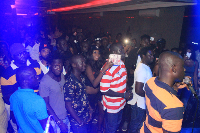 En images:La soirée de Pape Diouf et la génération consciente ont encore surchauffé le Baramundi ce dimanche. En images:La soirée de Pape Diouf et la génération consciente ont encore surchauffé le Baramundi ce dimanche.