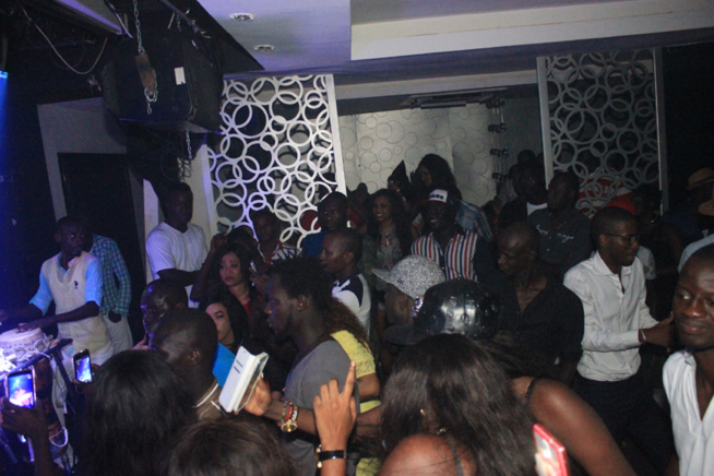 En images:La soirée de Pape Diouf et la génération consciente ont encore surchauffé le Baramundi ce dimanche. En images:La soirée de Pape Diouf et la génération consciente ont encore surchauffé le Baramundi ce dimanche.