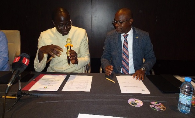 Signature d’un accord entre MCA-Sénégal II et le Ministère de l’Environnement : Le programme Senegal Power Compact en renfort pour l’accès à l’électricité Signature d’un accord entre MCA-Sénégal II et le Ministère de l’Environnement : Le programme Senegal Power Compact en renfort pour l’accès à l’électricité