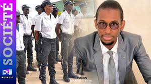 Une Citoyenne sénégalaise vient poser 5 questions à son serviteur, l'ex capitaine de la gendarmerie Une Citoyenne sénégalaise vient poser 5 questions à son serviteur, l'ex capitaine de la gendarmerie