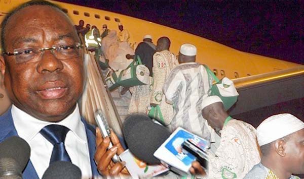 Mankeur Ndiaye aux pèlerins laissés en rade à Dakar : "Pour des problèmes techniques, la machine n'a pas pu imprimer les visas restants". Mankeur Ndiaye aux pèlerins laissés en rade à Dakar : "Pour des problèmes techniques, la machine n'a pas pu imprimer les visas restants".