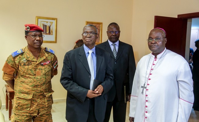 Les images de la rencontre entre le président Sall et le groupe de facilitateurs Burkinabé