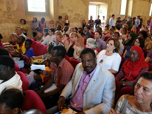 ITALIE : L'ASSOCIATION DES SENEGALAIS DE BERGAME VOLE AU SECOURS DE COMPATRIOTES EN DIFFICULTE. ITALIE : L'ASSOCIATION DES SENEGALAIS DE BERGAME VOLE AU SECOURS DE COMPATRIOTES EN DIFFICULTE.