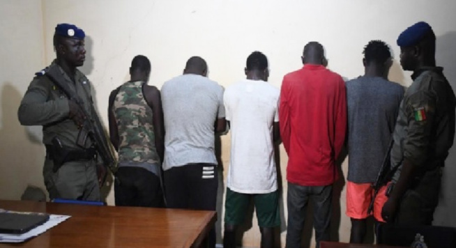 Cambriolage d’une boutique de transfert d’argent à Sangalkam : La Gendarmerie interpelle trois suspects, après une enquête éclair Cambriolage d’une boutique de transfert d’argent à Sangalkam : La Gendarmerie interpelle trois suspects, après une enquête éclair
