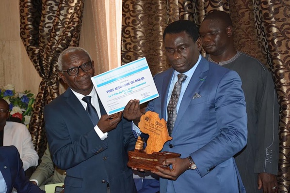 Cheikh Kanté, Dg du Port de Dakar : "Je remercie le Président Macky Sall qui m'a hissé à ce niveau ainsi que..." Cheikh Kanté, Dg du Port de Dakar : "Je remercie le Président Macky Sall qui m'a hissé à ce niveau ainsi que..."