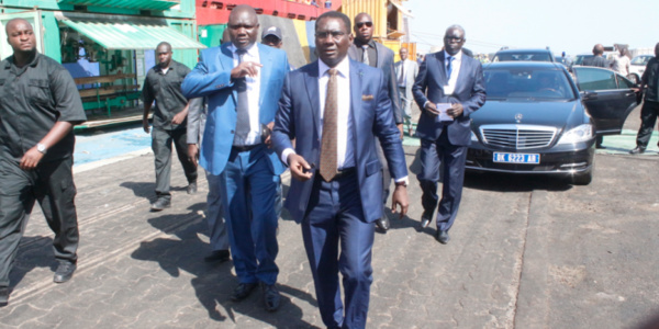 Attendu par les journalistes pour avoir son avis sur toutes les accusations à son encontre: Cheikh Kanté "fuit" la presse... Attendu par les journalistes pour avoir son avis sur toutes les accusations à son encontre: Cheikh Kanté "fuit" la presse...