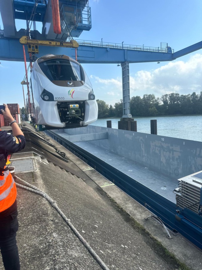 Phase 2 du Ter de Dakar : Le chargement des rames supplémentaires, effectué Phase 2 du Ter de Dakar : Le chargement des rames supplémentaires, effectué