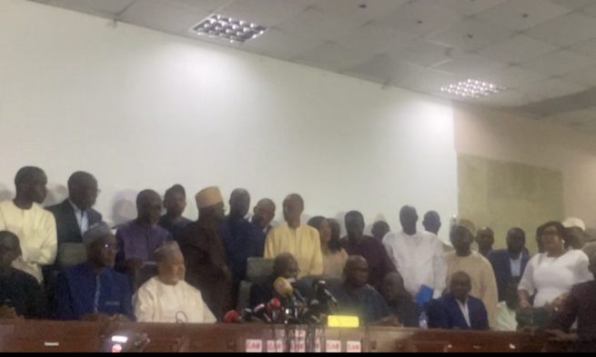 Lancements de la coalition Takkù Wallu Sénégal portée par les libéraux et républicains des législatives 2024 Lancements de la coalition Takkù Wallu Sénégal portée par les libéraux et républicains des législatives 2024