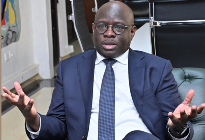 Réponse au journaliste de Walf TV : Cheikh Diba exonéré de toute responsabilité sur les chiffres – Preuve par décret Réponse au journaliste de Walf TV : Cheikh Diba exonéré de toute responsabilité sur les chiffres – Preuve par décret