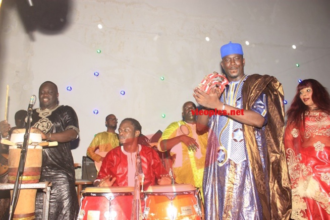 "Spécial ndewleun" Waly Seck met del'ambiance pure et dure au Penc Mi le jour de la tabaski.