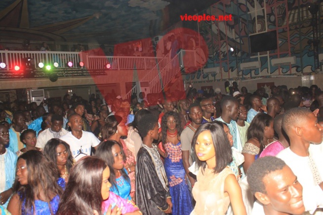 "Spécial ndewleun" Waly Seck met del'ambiance pure et dure au Penc Mi le jour de la tabaski. "Spécial ndewleun" Waly Seck met del'ambiance pure et dure au Penc Mi le jour de la tabaski.