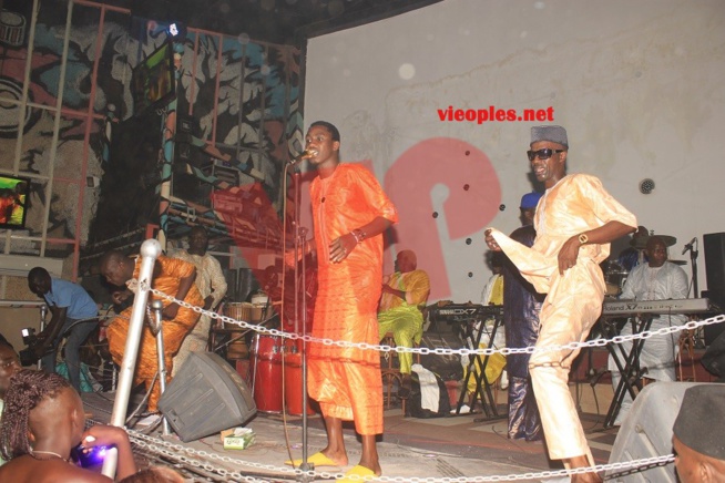 "Spécial ndewleun" Waly Seck met del'ambiance pure et dure au Penc Mi le jour de la tabaski. "Spécial ndewleun" Waly Seck met del'ambiance pure et dure au Penc Mi le jour de la tabaski.