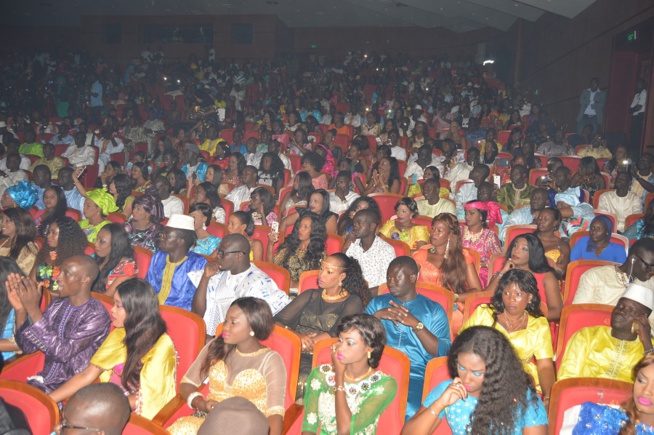 En direct du grand théâtre: "Spécial ndéwleun"Pape Diouf affiche le plein et met le feu dans la salle. En direct du grand théâtre: "Spécial ndéwleun"Pape Diouf affiche le plein et met le feu dans la salle.