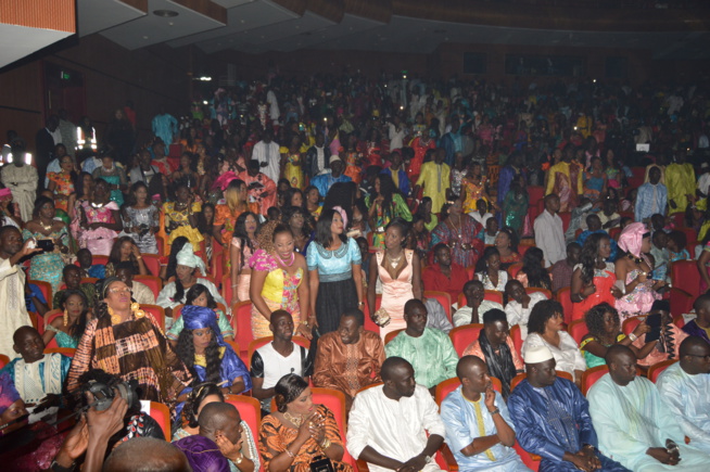 En direct du grand théâtre: "Spécial ndéwleun"Pape Diouf affiche le plein et met le feu dans la salle. En direct du grand théâtre: "Spécial ndéwleun"Pape Diouf affiche le plein et met le feu dans la salle.