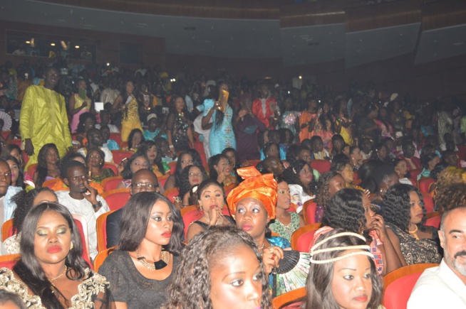 En direct du grand théâtre:  "Spécial ndéwleun"Pape Diouf  affiche le plein et met le feu dans la salle.