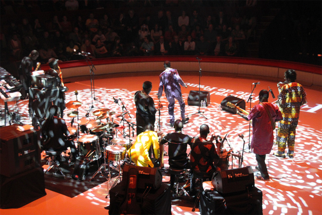 Youssou Ndour et le Super Etoile magistraux au Cirque d’Hiver Youssou Ndour et le Super Etoile magistraux au Cirque d’Hiver