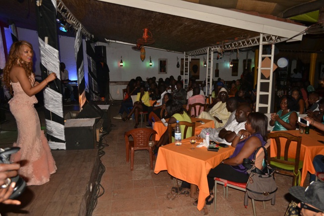 Anniversaire Viviane Chidid: Le Just 4 U affiche son plein dans une chaude ambiance avec le Djolof band. Anniversaire Viviane Chidid: Le Just 4 U affiche son plein dans une chaude ambiance avec le Djolof band.