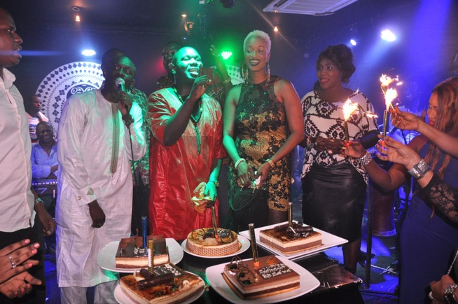 En images: Quand la Sénégalaise de Suisse Bébé Séne fête son anniversaire chez Pape Diouf. En images: Quand la Sénégalaise de Suisse Bébé Séne fête son anniversaire chez Pape Diouf.