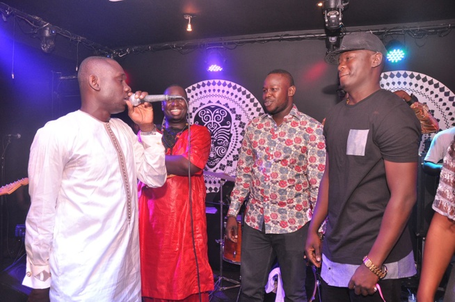 VIDEO: Chaude ambiance au Baramundi avec Pape Diouf, Salam Diallo, Nigga Jah, Baka Niang, El Hadj Diouf.Regardez VIDEO: Chaude ambiance au Baramundi avec Pape Diouf, Salam Diallo, Nigga Jah, Baka Niang, El Hadj Diouf.Regardez