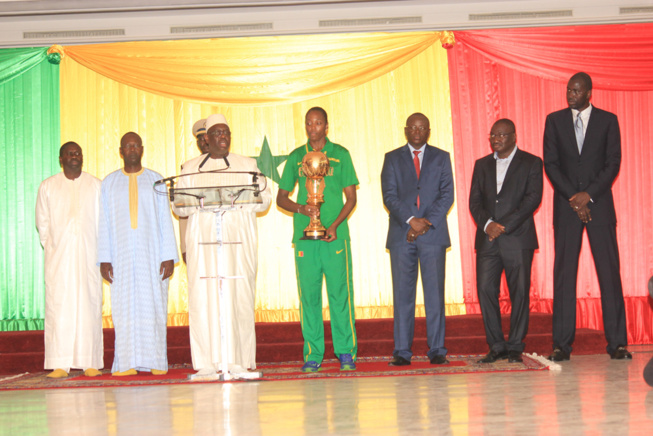 En images l'arrivée triomphale des lionnes du Basket sacrées championnes d'Afrique. Regardez En images l'arrivée triomphale des lionnes du Basket sacrées championnes d'Afrique. Regardez