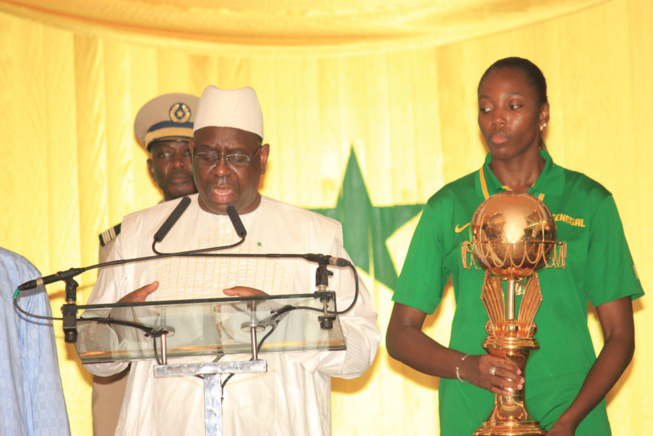 En images l'arrivée triomphale des lionnes du Basket sacrées championnes d'Afrique. Regardez