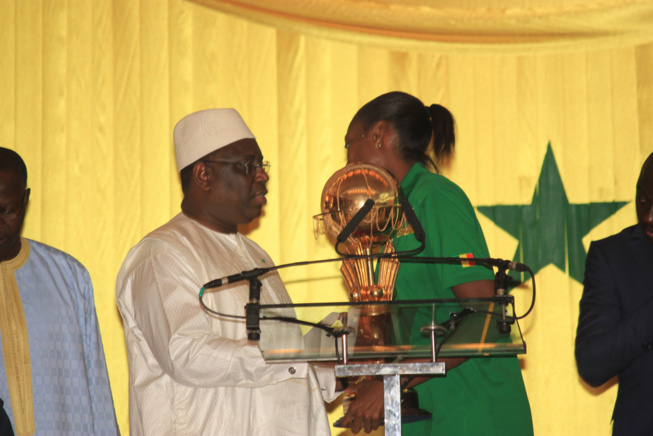 En images l'arrivée triomphale des lionnes du Basket sacrées championnes d'Afrique. Regardez En images l'arrivée triomphale des lionnes du Basket sacrées championnes d'Afrique. Regardez