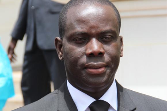 Trois véhicules de Malick Gakou saisis par la Douane ! Trois véhicules de Malick Gakou saisis par la Douane !