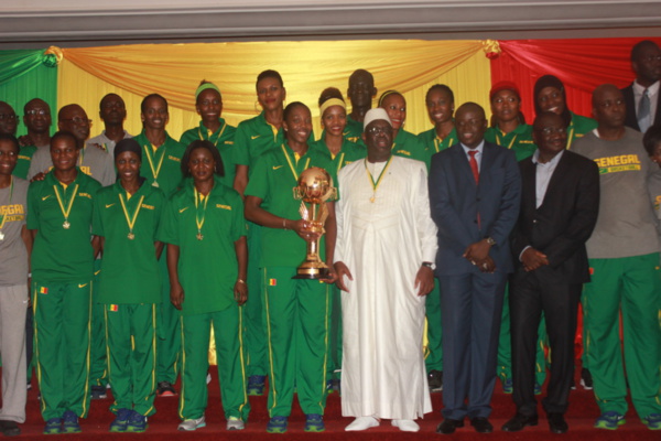 Suite à leur 11ème titre de championnes d'Afrique, Macky va mettre des logements et une "prime spéciale" dans le panier des Lionnes Suite à leur 11ème titre de championnes d'Afrique, Macky va mettre des logements et une "prime spéciale" dans le panier des Lionnes