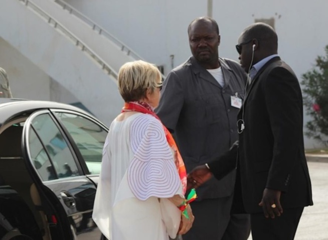 Mise en vente des biens de Karim : Viviane Wade débarque à Dakar, verte de colère Mise en vente des biens de Karim : Viviane Wade débarque à Dakar, verte de colère