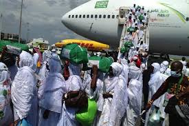 Agé de 81 ans, un pèlerin sénégalais décède à sa descente d’avion à l’aéroport de Dakar Agé de 81 ans, un pèlerin sénégalais décède à sa descente d’avion à l’aéroport de Dakar