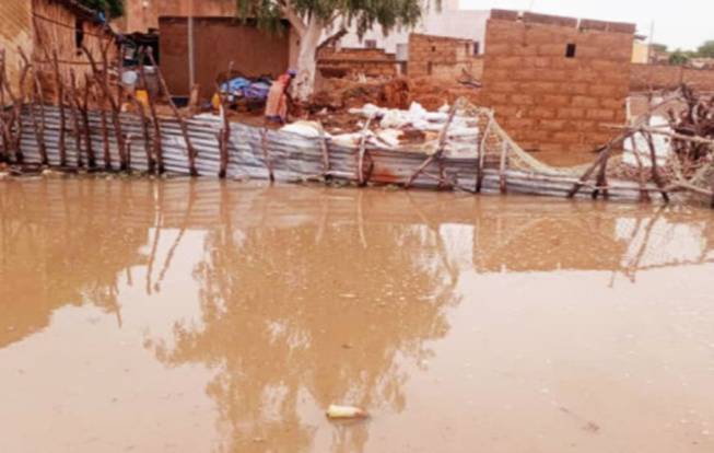 Soutien aux sinistrés de Podor : Serigne Mboup offre une valeur de 15 millions FCFA Soutien aux sinistrés de Podor : Serigne Mboup offre une valeur de 15 millions FCFA