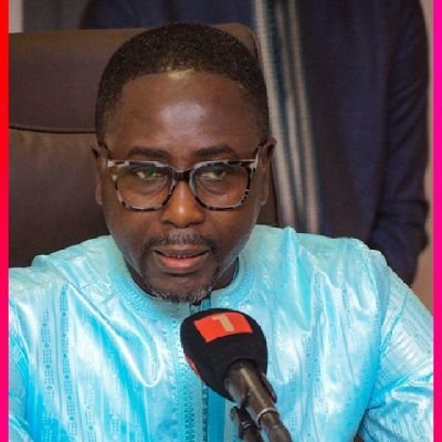 Pape Ale Niang fait un post et ferme l’option commentaire pour éviter d’être lynché et humilié. Pape Ale Niang fait un post et ferme l’option commentaire pour éviter d’être lynché et humilié.