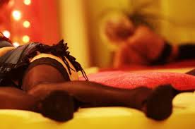 Prostitution et proxénétisme : La fille de joie récidiviste et le gérant-proxénète d'un restaurant envoyés en prison Prostitution et proxénétisme : La fille de joie récidiviste et le gérant-proxénète d'un restaurant envoyés en prison