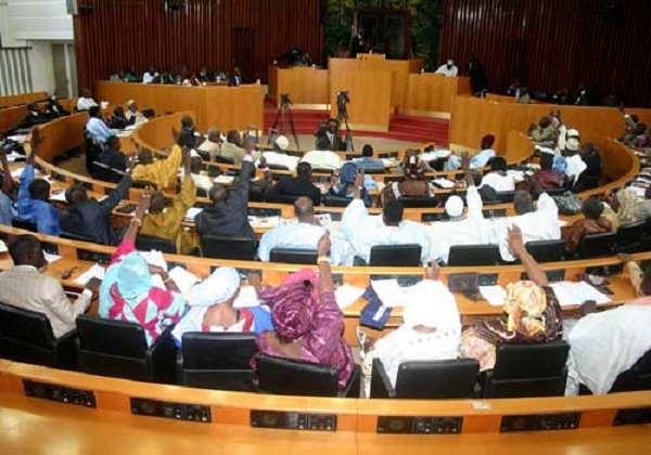 Ouverture de la session parlementaire : Examen de la loi de Finances 2016 et d'autres points au menu Ouverture de la session parlementaire : Examen de la loi de Finances 2016 et d'autres points au menu