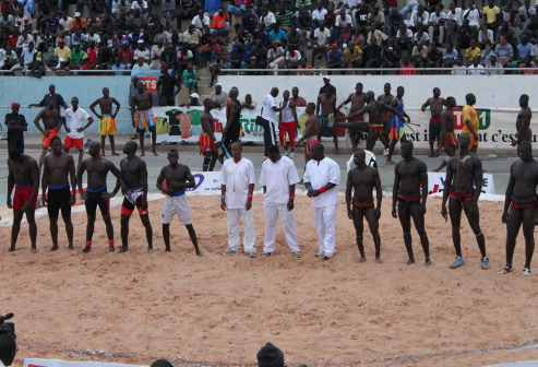 Tournoi de lutte 2015 de la Cedeao : le Commissaire de l'institution, Fatoumata Sow, huée par la foule