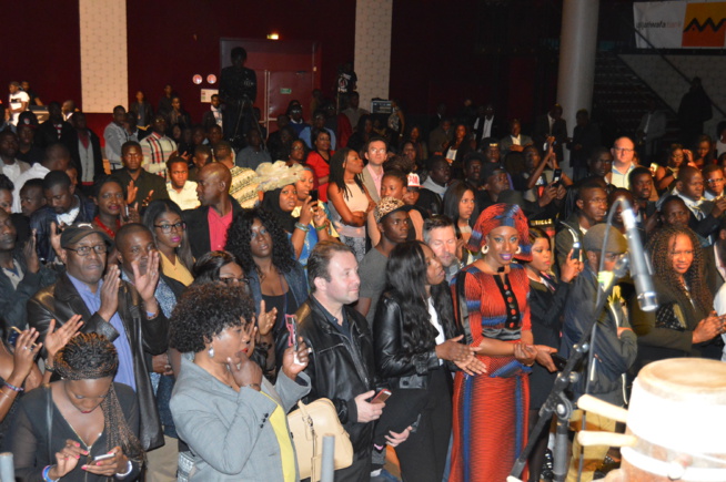 En Direct de Paris: La Diva Coumba Gawlo réussi son pari en remplissant la salle.Revivez les premières images. En Direct de Paris: La Diva Coumba Gawlo réussi son pari en remplissant la salle.Revivez les premières images.