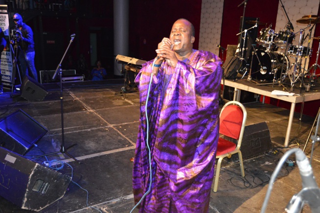 En Direct de Paris: La Diva Coumba Gawlo réussi son pari en remplissant la salle.Revivez les premières images. En Direct de Paris: La Diva Coumba Gawlo réussi son pari en remplissant la salle.Revivez les premières images.