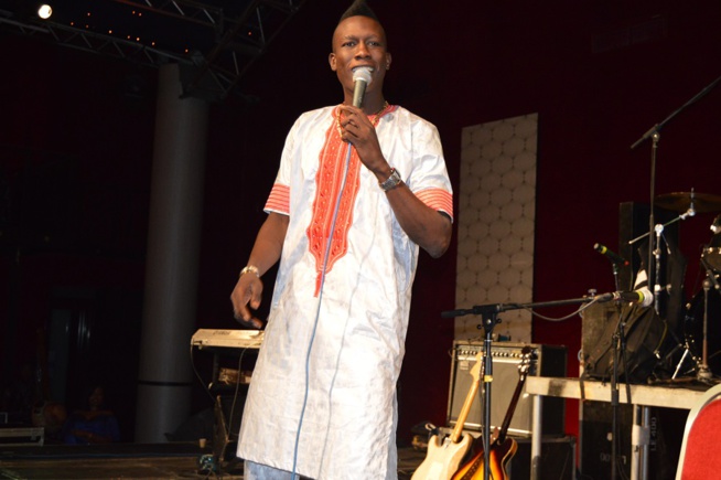 En Direct de Paris: La Diva Coumba Gawlo réussi son pari en remplissant la salle.Revivez les premières images. En Direct de Paris: La Diva Coumba Gawlo réussi son pari en remplissant la salle.Revivez les premières images.