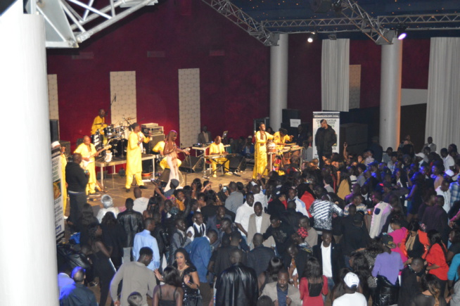 25 Ans de carrières de la diva Coumba Gawlo au Dock Haussman de Paris: Un succès total le public aux anges 25 Ans de carrières de la diva Coumba Gawlo au Dock Haussman de Paris: Un succès total le public aux anges