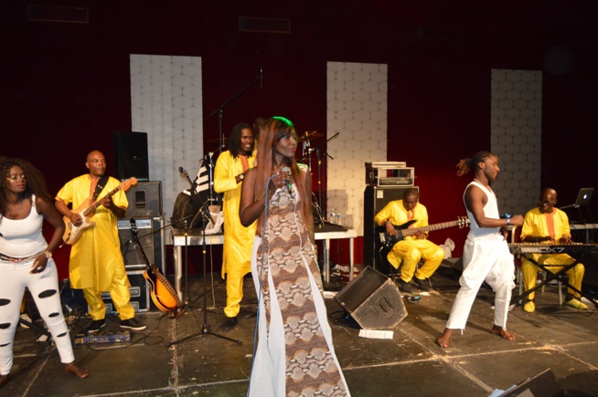 25 Ans de carrières de la diva Coumba Gawlo au Dock Haussman de Paris: Un succès total le public aux anges 25 Ans de carrières de la diva Coumba Gawlo au Dock Haussman de Paris: Un succès total le public aux anges