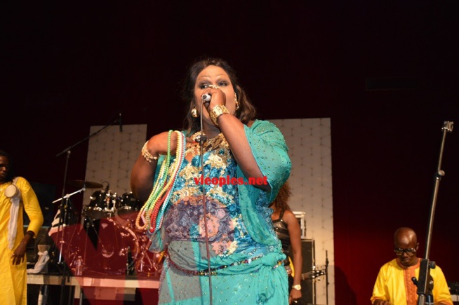 Ngoné Ndiaye Guéweul chauffe le Dock Haussman . Ngoné Ndiaye Guéweul chauffe le Dock Haussman .