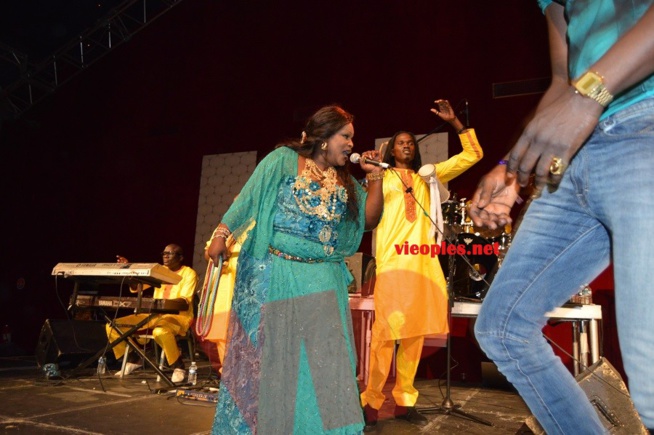 Ngoné Ndiaye Guéweul chauffe le Dock Haussman . Ngoné Ndiaye Guéweul chauffe le Dock Haussman .